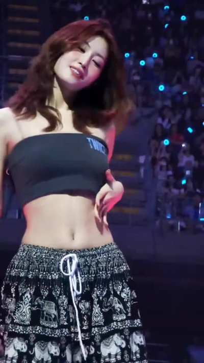 251213 Momo deadly body 🔥