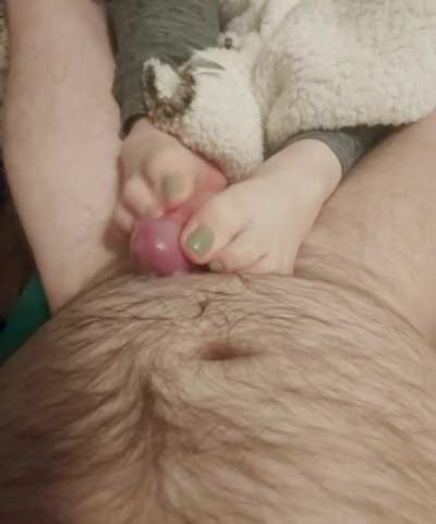 Little toes on the right spot