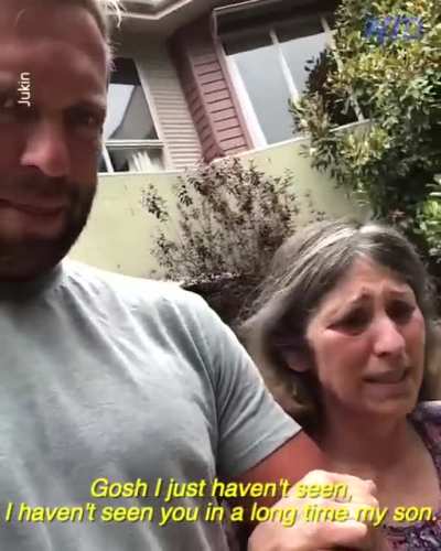 When they start singing and she still doesn&rsquo;t believe it