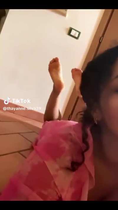 Is Foot Shaking considered love? - The Pose
