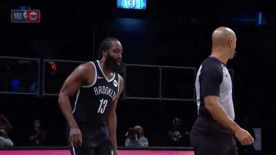 [Highlight] Harden slaps the Ref&rsquo;s ass