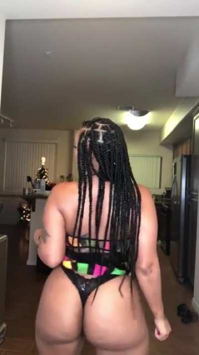 Big ass ebony twerks for you