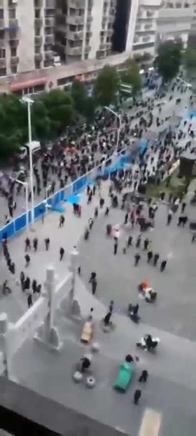 Riots in Wuhan-Protestors tear down lockdown barricades.