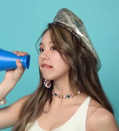 Chaeyoung lip-bite