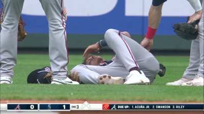 [Highlight] Robbie Grossman collides with Vaughn Grissom who's on the ground in considerable pain.