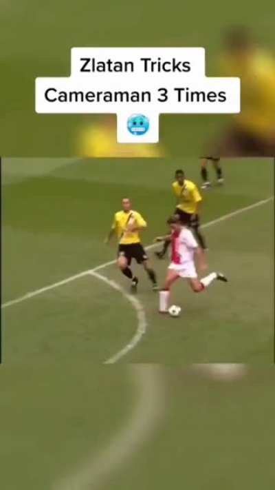 Zlatan tricks defenders + cameraman x3