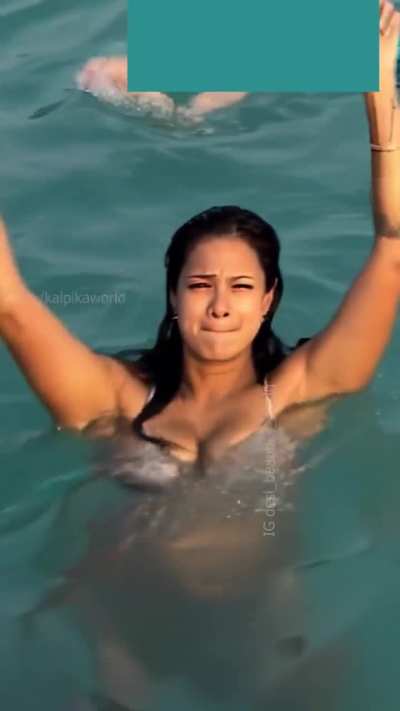 Megha Gupta beauty show in bikini