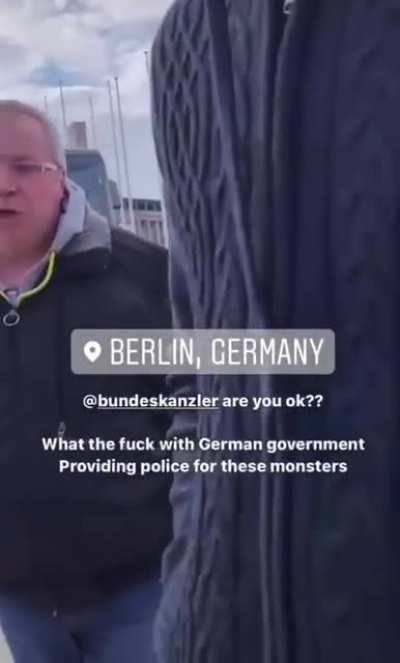 Russian bydlo for some reason still feel comfortable enough to threaten Ukraininas in Germany, they even had "car parade" today with russian flags and were accompanied by German police