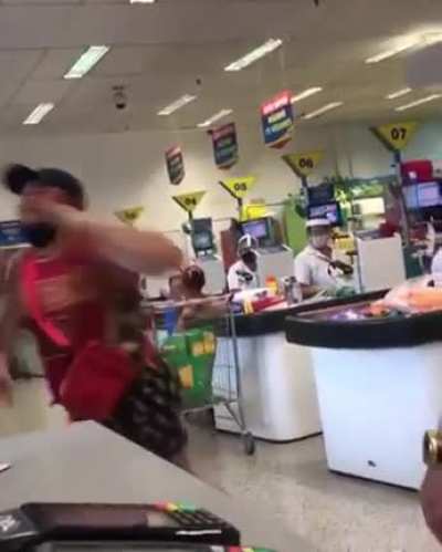 Viado vs seguran&ccedil;a. FIGHT!