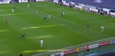 Nice pass between the lines form Tomiyasu, using his "weaker" foot. With Tomiyasu, White, Gabriel and Tierney we will have 4 defenders who are very comfortable with the ball