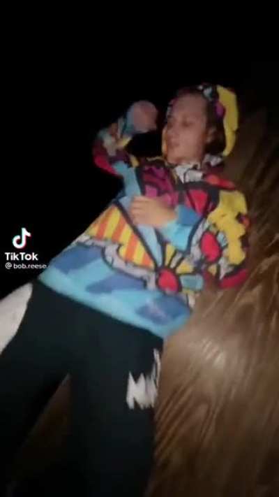 mAn FaLlS iN tOo ThE fUcKiNg VoId