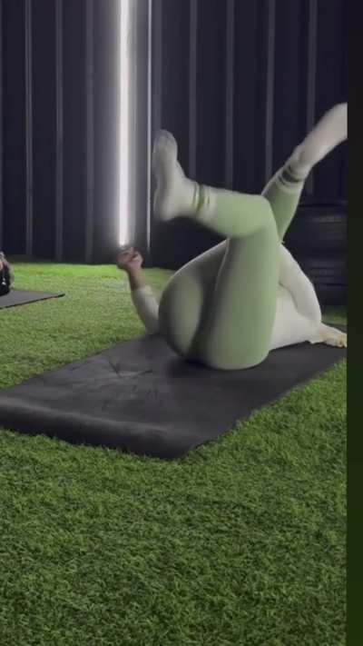 stretching her 🍏