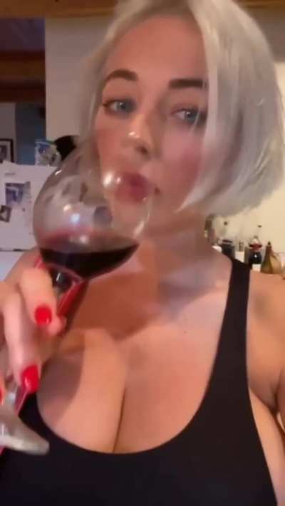 Huge in tanktop