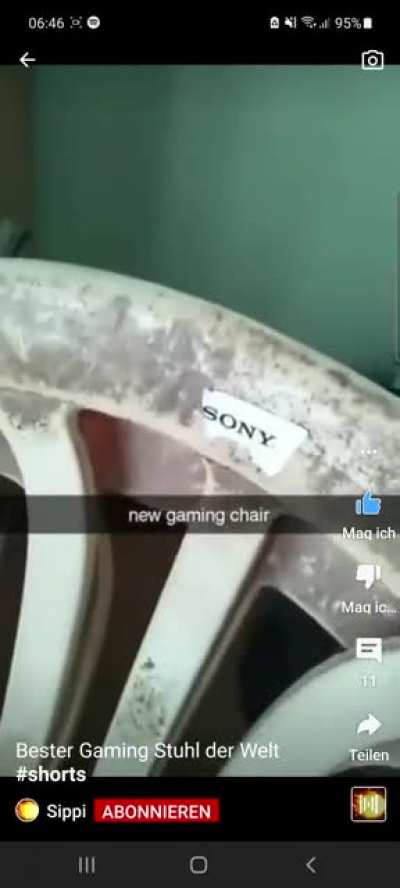 A new gaming chair found on YouTube Shorts