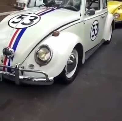 Uma r&eacute;plica do fusquinha herbie