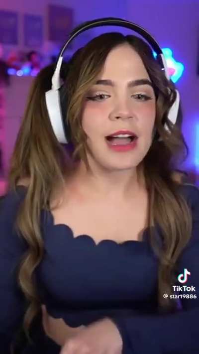 Jajajaj como ya no va bailar en just dance ??? Ubisoft le hablo? jajajajajajajajajaja