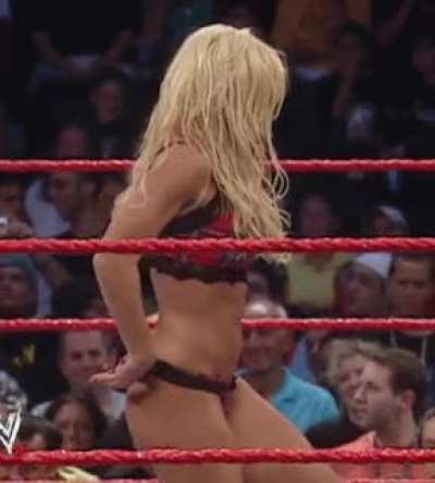 Torrie Wilson knows what we want 😍