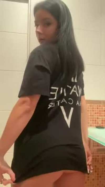 I am a hot fuckdoll and I can give you an unforgettable passionate night