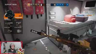 My friend managed a knife only 1v4 and I'm at a loss for words