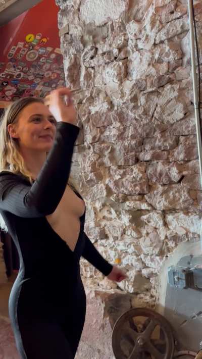 Who doesn&rsquo;t love seeing boobs out at the bar ;) 