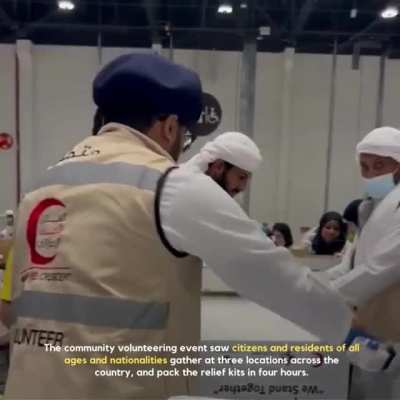 A beautiful display of humanity &amp;amp; kindness. With more than a one-third of Pakistan affected by flooding, more than 30 million people are displace and in need of food, shelter &amp;amp; medical care. People in the UAE come together to volunteer to provide 