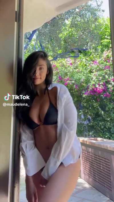 @maudelena_