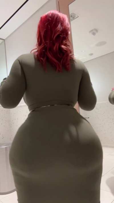 She is Plastic Goals! Ughh Dolls like her make me wish I was girl, getting work done on my hips, lips and tits 😩
