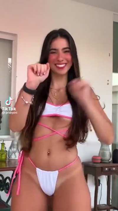 She is hot 🤤🔥