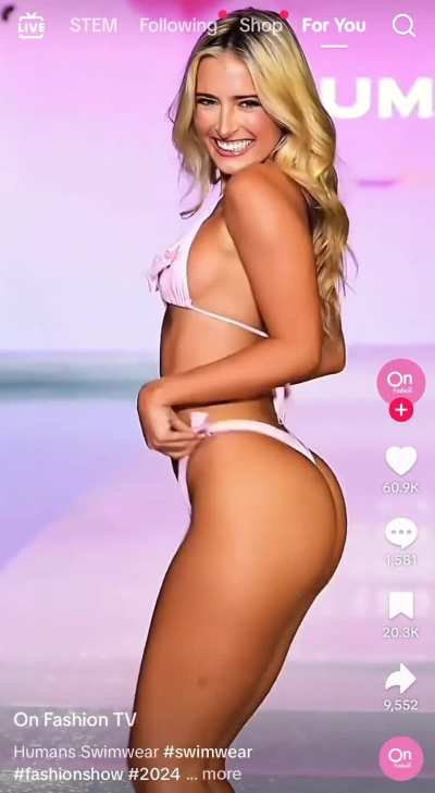 Thicc white girl bounces her booty in bikini