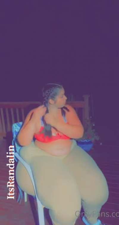 Ass so huge the chair can&rsquo;t contain all that ass