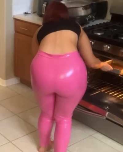 Brandi Lauren &amp;amp; her cake baking a cake