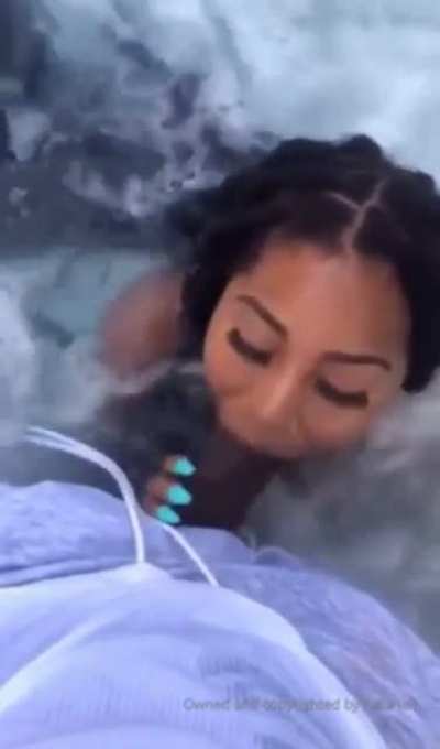 Hot tub head