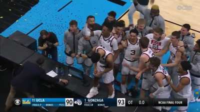 Gonzaga gaurd Jalen Suggs hits a game winner in the Final Four to keep the undefeated season alive