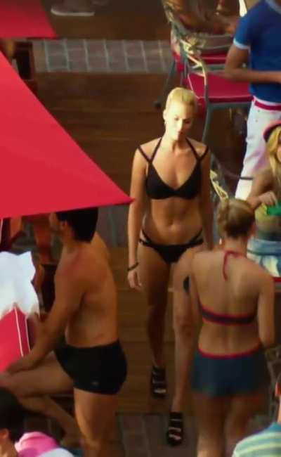 Margot Robbie bending her tight little ass over in a bikini.