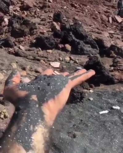 The Spectacular &ldquo;Galaxy Sand&rdquo; of Hormuz Island, Iran