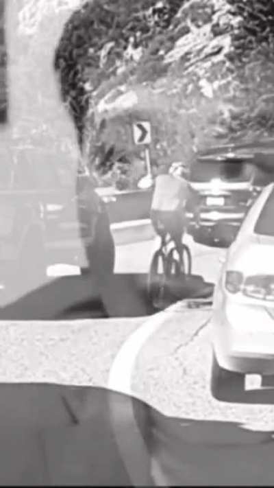 Wholesome exchange between a motorist &amp;amp; a cyclist