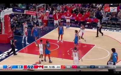 [Highlight] Kristaps Porzingis goes full Unicorn with a drive from the top of the key to put Mike Muscala on a poster