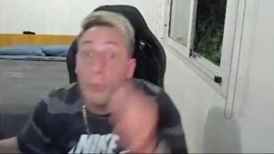 Dos memes en un video del momo