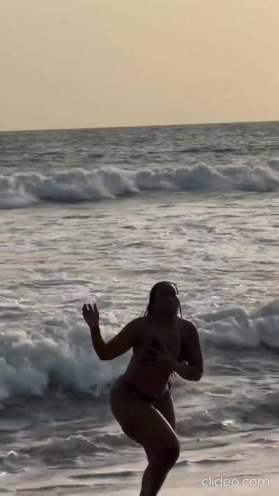 🌊🖤🍑🍑