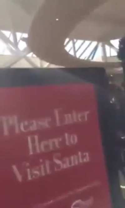 Priest Tells Children On Line To See Santa That Santa Isn&rsquo;t Real