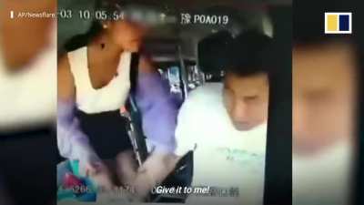Asian Karen assaults bus driver