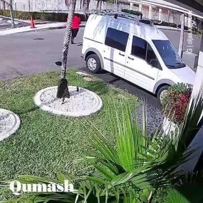 In Miami, a Kazakhstani man robbed armed robbers who attacked him.
