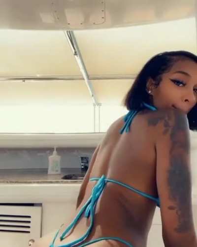 So fkn hot!! 🍑🔥🔥