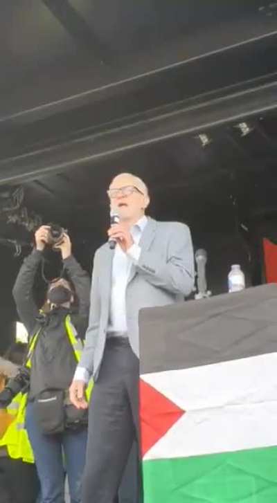 Jeremy Corbyn at Hyde Park in London today: "We will NEVER give up on the Palestinian people, we will NEVER go away from the Palestinian people and their cause!"