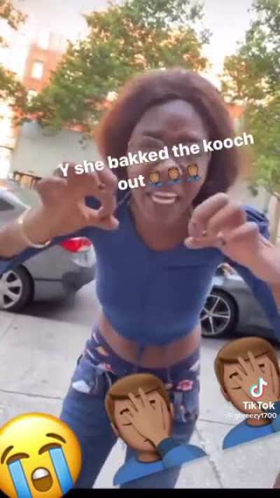 What she jackin? She big B&rsquo;s. Prolly one of Lee drilly&rsquo;s treeshments
