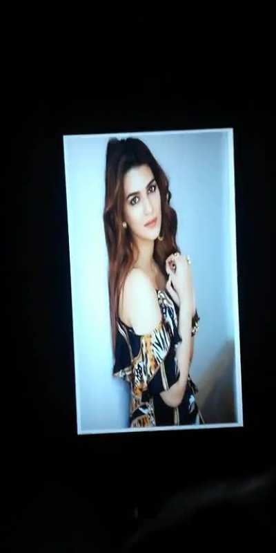 Kriti Sanon Cum tribute