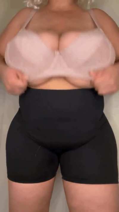 Biggest titties you’ve ever seen ;)