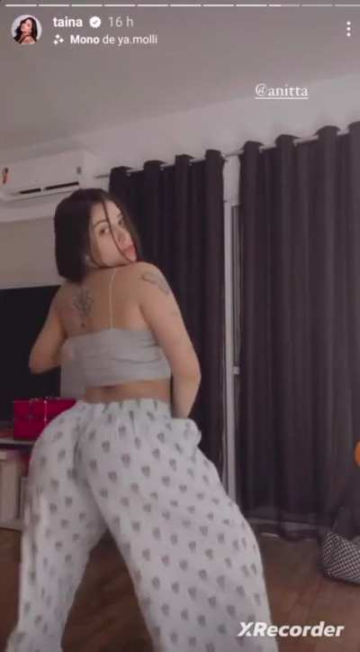 Tain&aacute; costa 