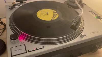 Reggae record labels often have poor quality control. But this recent Record Store Day release from Studio One really takes the cake. There&rsquo;s a Windows notification sound on the second track! 🤦&zwj;♂️ I got up early and waited in line for this?