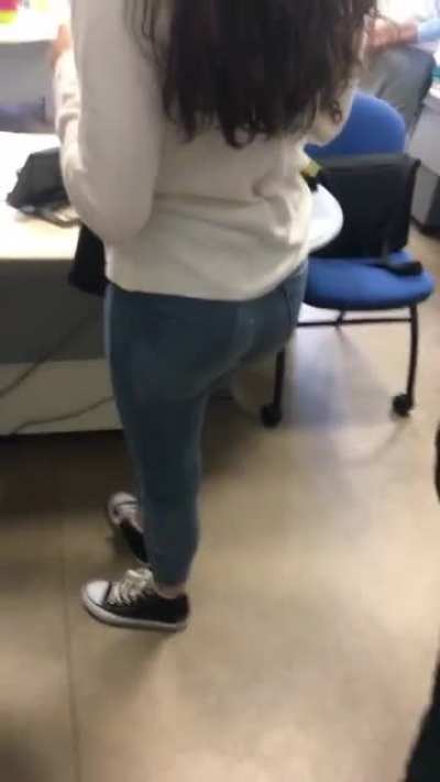 Teen creepshot at school 🍑😍